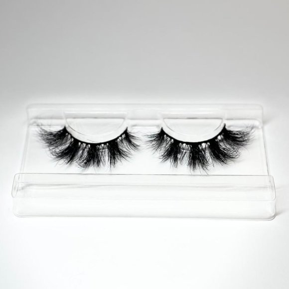 16 MM Lashes - Picture 2 of 2